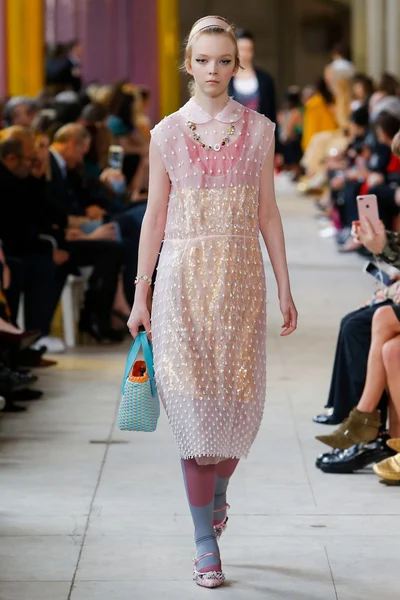 Look 43